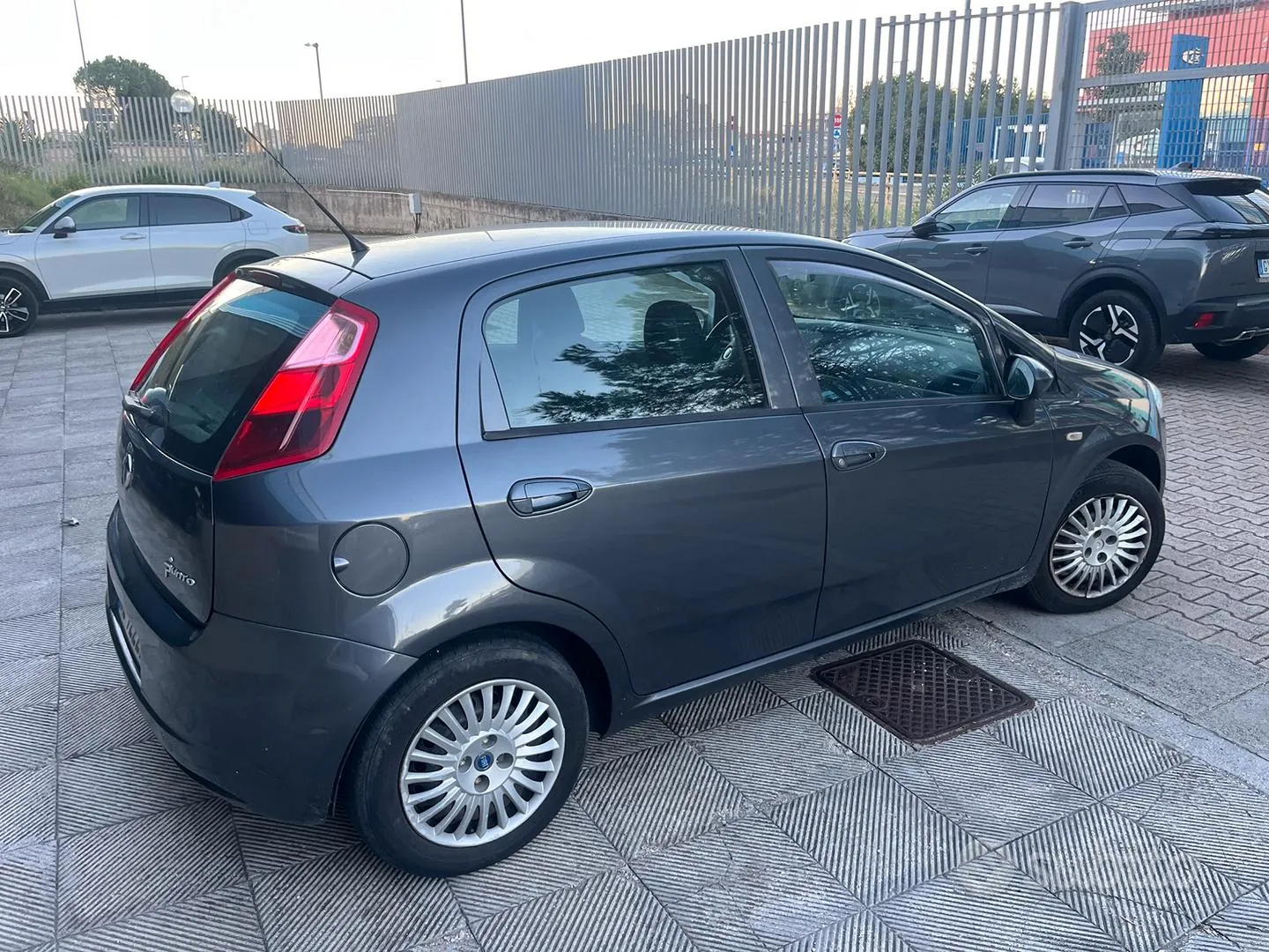 Fiat Grande Punto 2008 photo 3