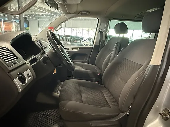 Volkswagen Multivan 2010 photo 3