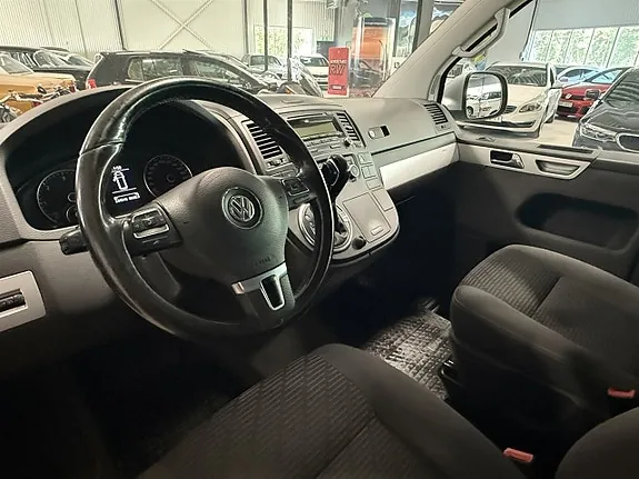 Volkswagen Multivan 2010 photo 2
