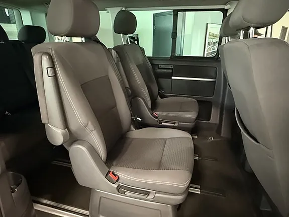 Volkswagen Multivan 2010 photo 5