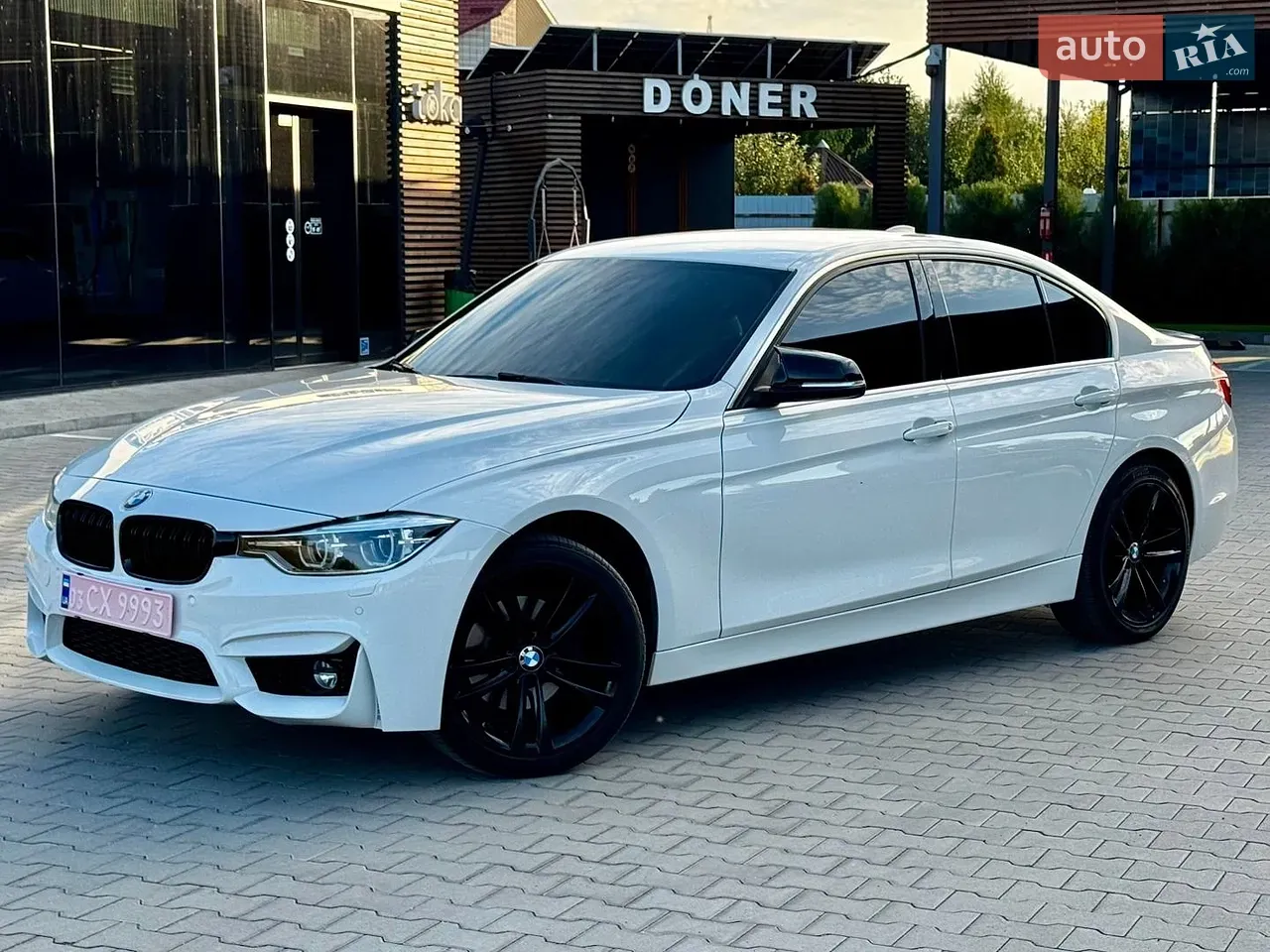 BMW 3 Series 2017 photo 4