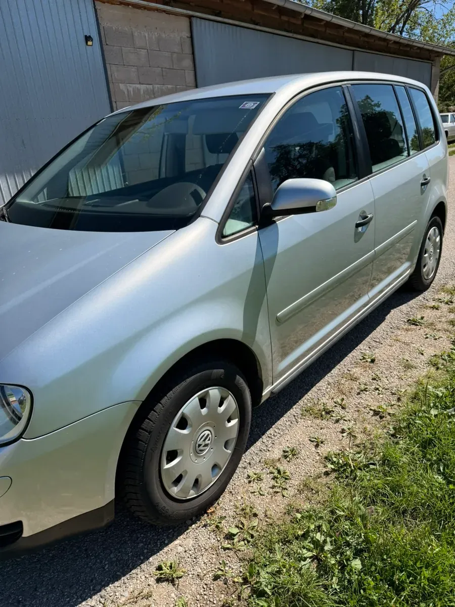 Volkswagen Touran 2005 photo 2