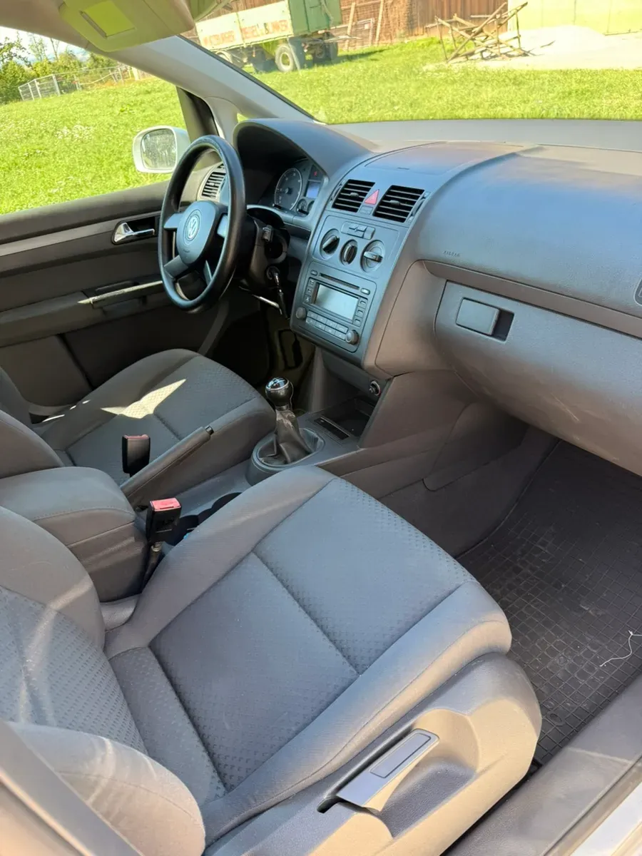 Volkswagen Touran 2005 photo 3