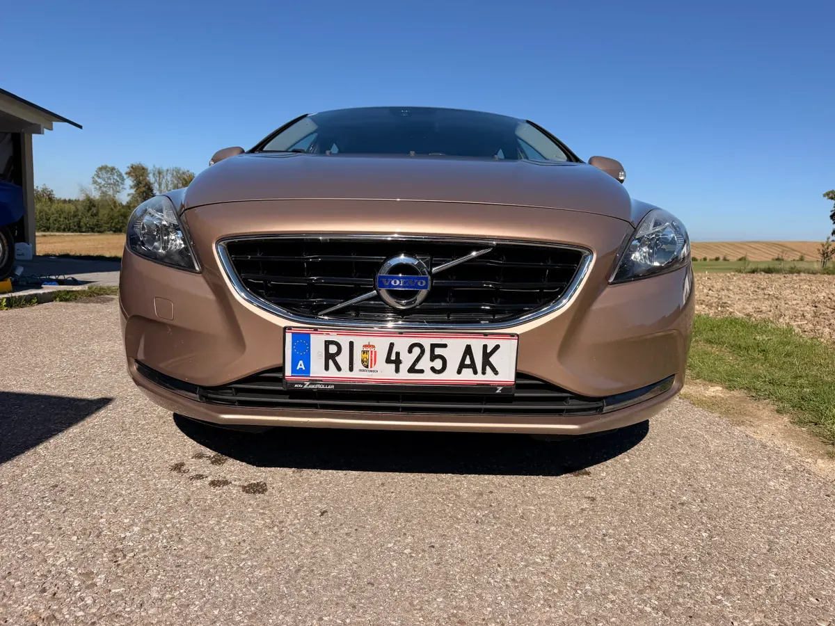 Volvo V40 2015 photo 2