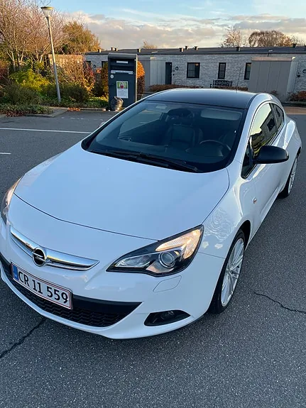 Opel Astra 2013 photo 3