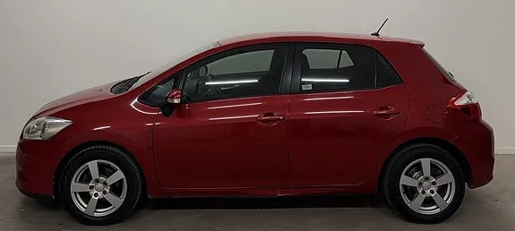 Toyota Auris 2010 photo 2