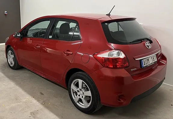 Toyota Auris 2010 photo 3