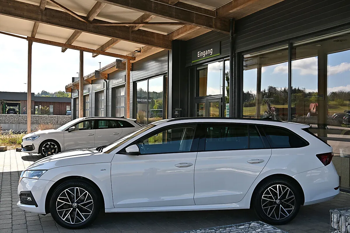 Skoda Octavia 2022 photo 2