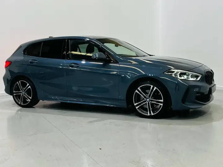 BMW 1 Series 2021 photo 2