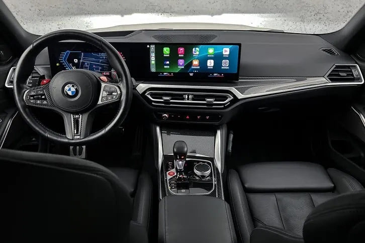 BMW 3 Series 2023 photo 2