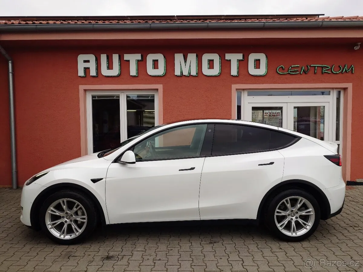 Tesla Model Y Long Range 2022 photo 2