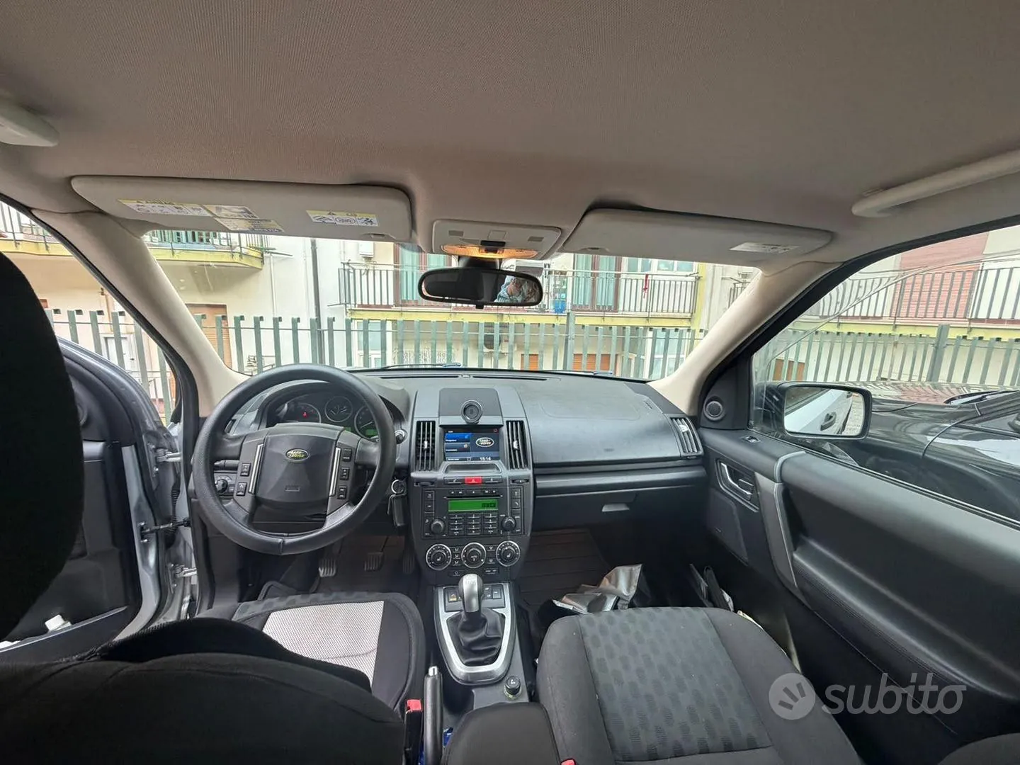 Land Rover Freelander 2010 photo 4