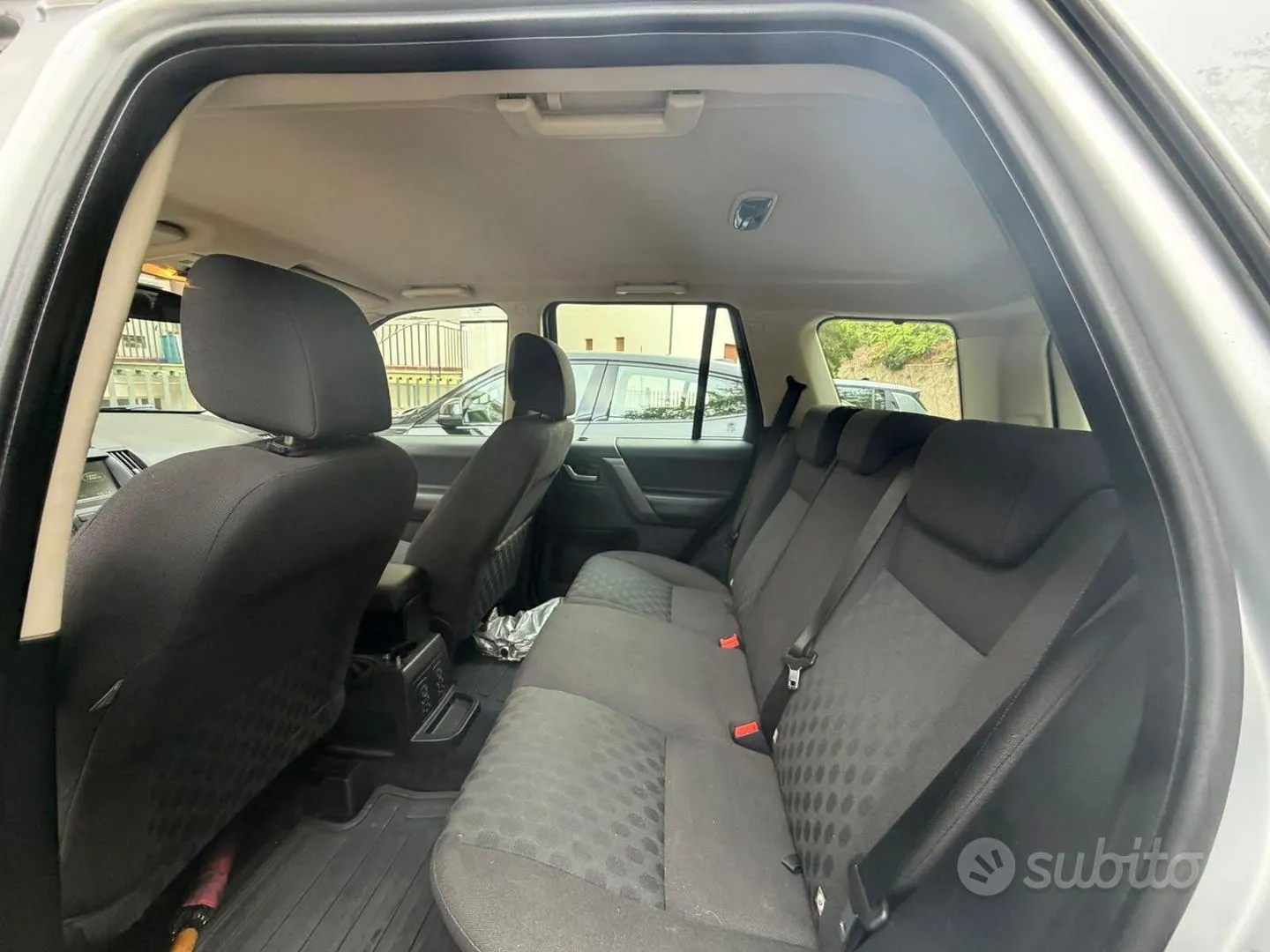 Land Rover Freelander 2010 photo 5