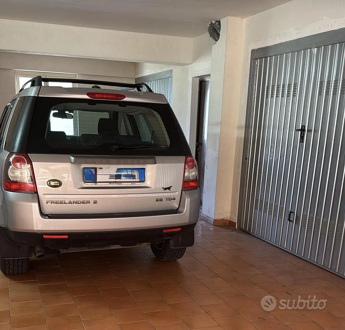 Land Rover Freelander 2010 photo 3