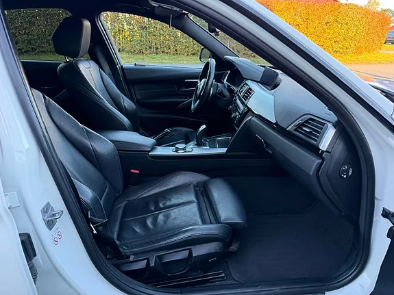 BMW 330I 2018 photo 5