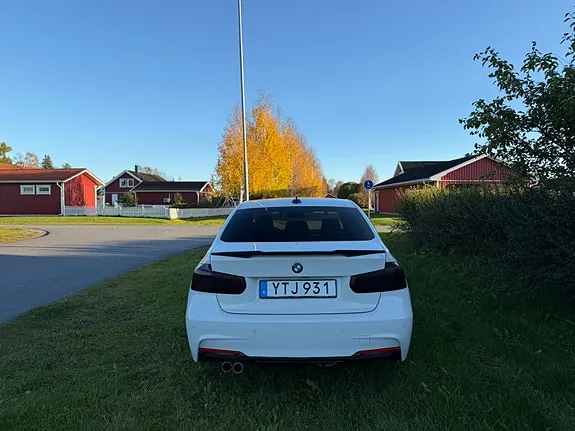 BMW 330I 2018 photo 3