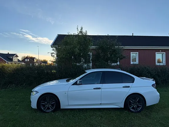 BMW 330I 2018 photo 2