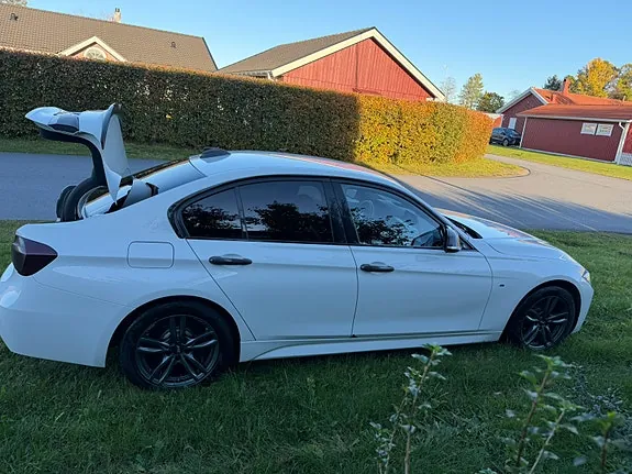 BMW 330I 2018 photo 4