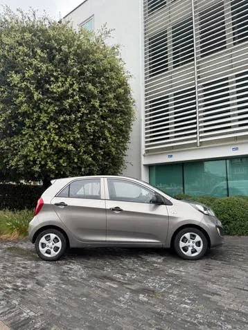 Kia Picanto 2012 photo 2