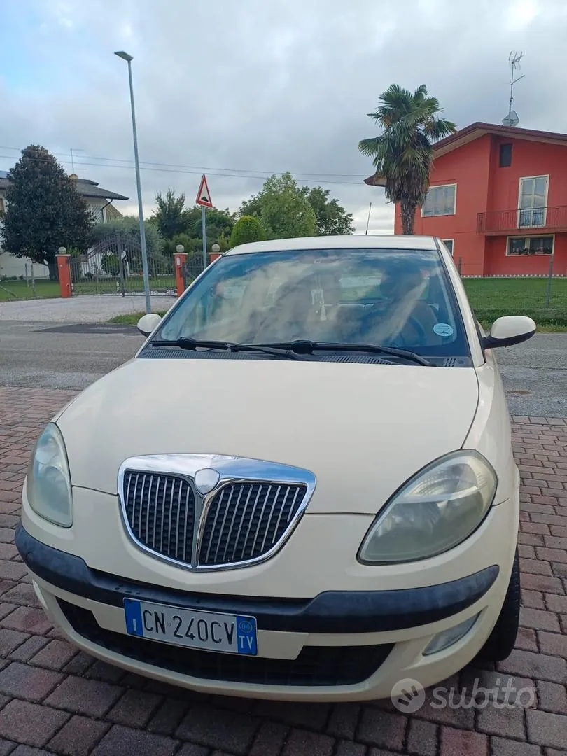 Lancia Ypsilon