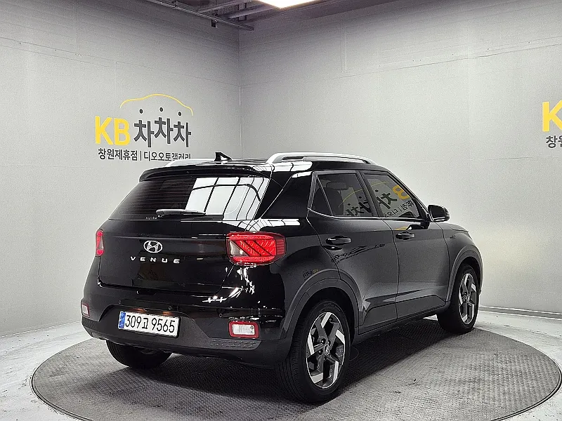 Hyundai Venue 2023 photo 2
