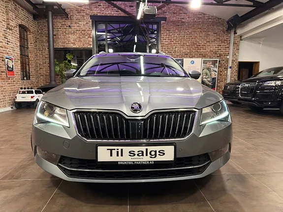 Skoda Superb 2018 photo 2