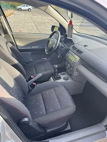 Mazda 2 2004 photo 5