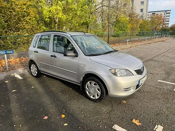 Mazda 2 2004 photo 4