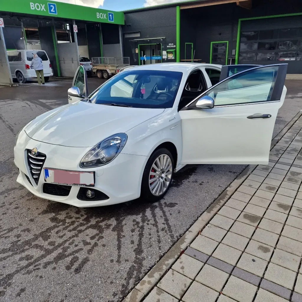 Alfa Romeo Giulietta 2015 photo 2
