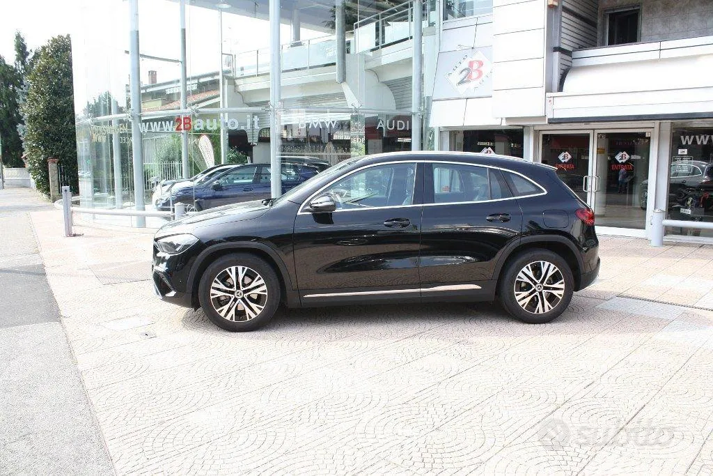 Mercedes-Benz Gla 2023 photo 2