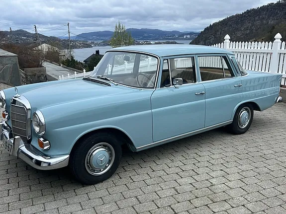 Mercedes-Benz 230
