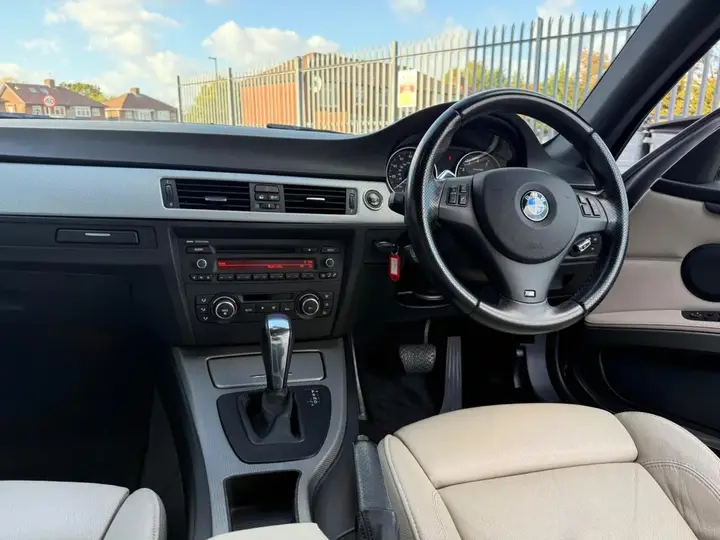 BMW 3 Series 2012 photo 2