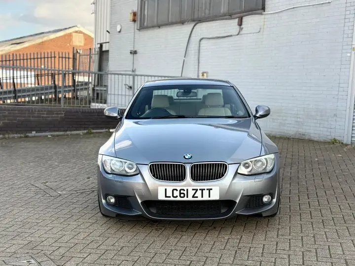 BMW 3 Series 2012 photo 3