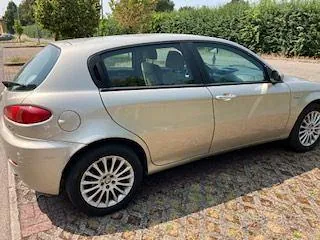 Alfa Romeo 147 2006 photo 4