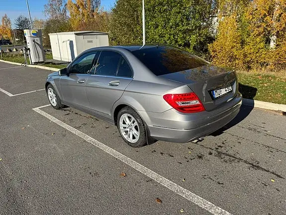 Mercedes-Benz C180 2012 photo 2