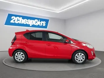 Toyota Aqua 2015 photo 5