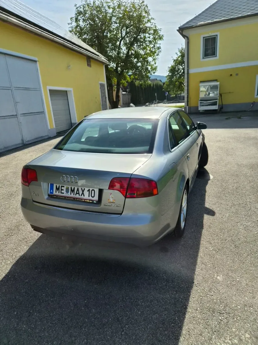 Audi A4 2005 photo 2