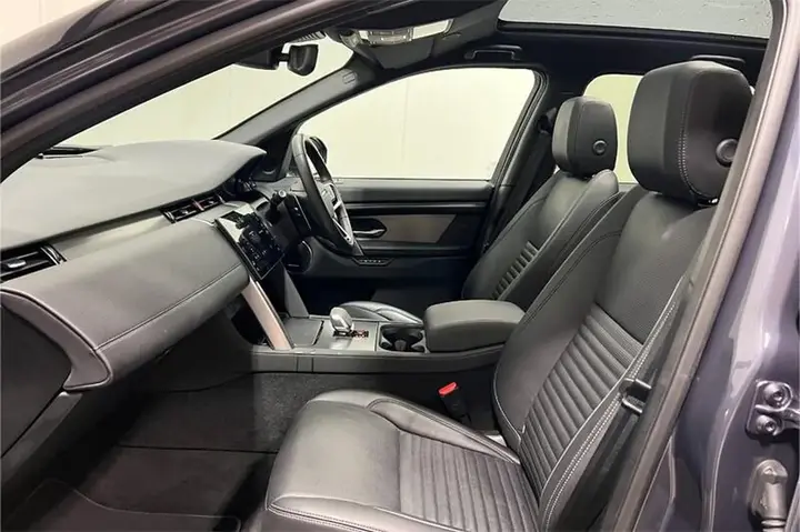Land Rover Discovery Sport 2023 photo 4