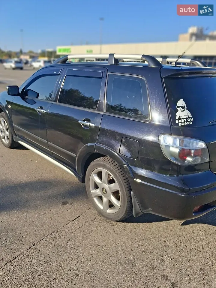 Mitsubishi Outlander 2006 photo 2