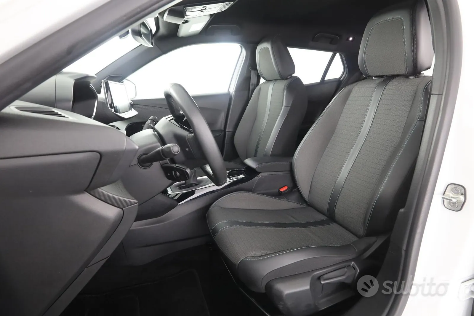 Peugeot 2008 2023 photo 2