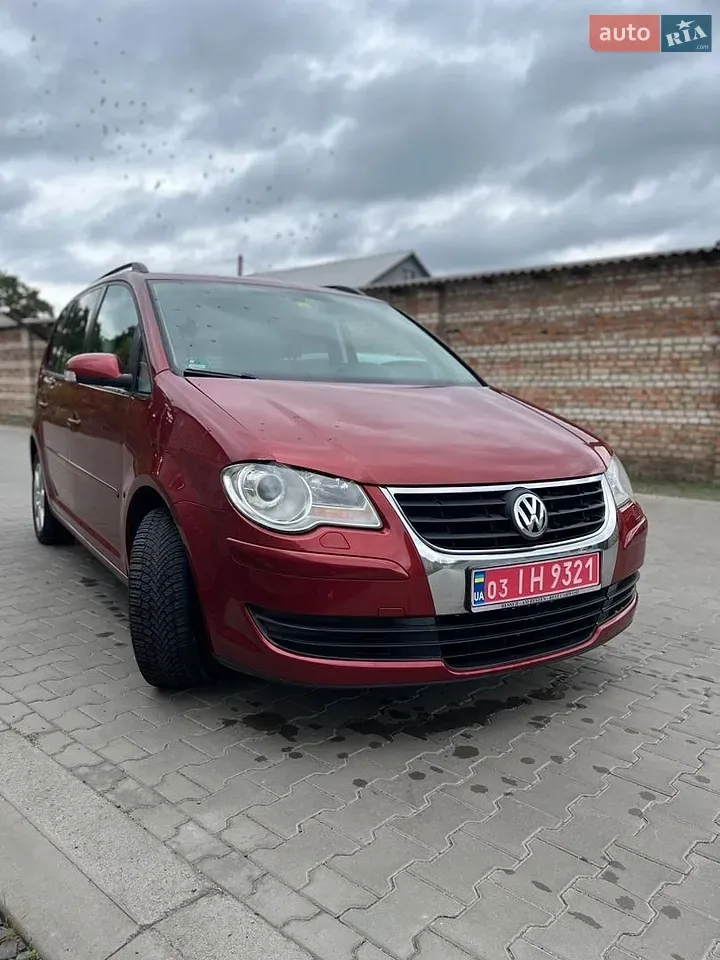 Volkswagen Touran 2009 photo 2