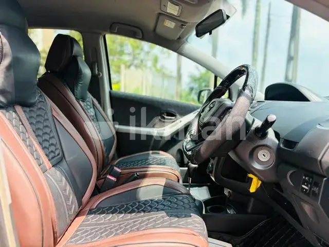 Toyota Vitz 2008 photo 2
