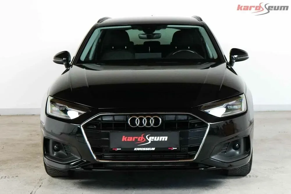 Audi A4 2022 photo 2