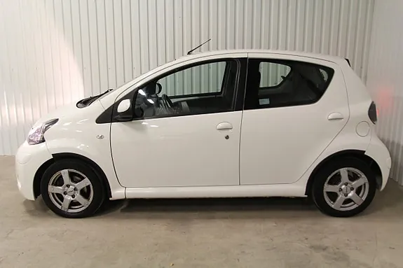 Toyota Aygo 2012 photo 2