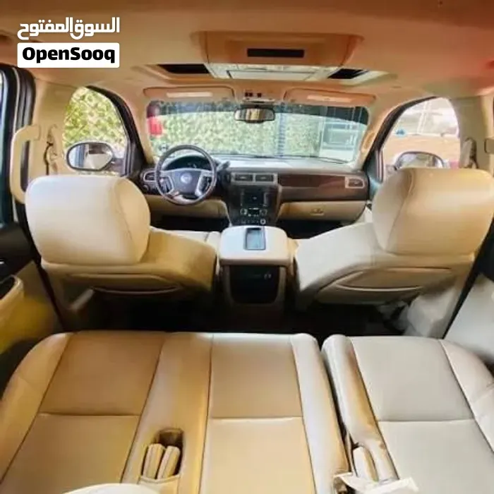 GMC Yukon Denali 2010 photo 3