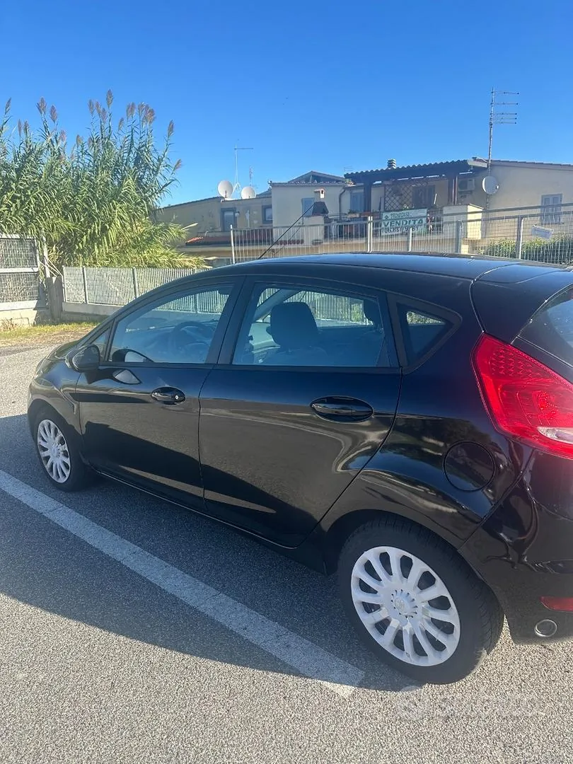 Ford Fiesta 2010 photo 3