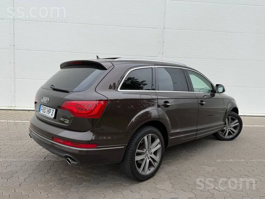 Audi Q7 2011 photo 2