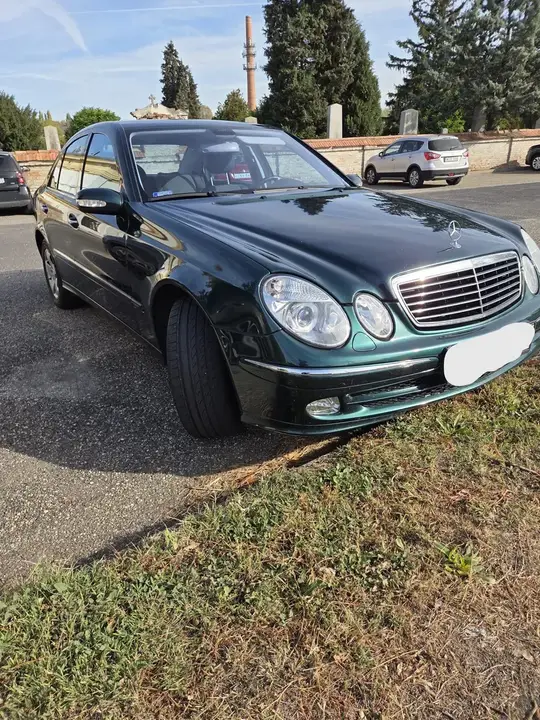 Mercedes-Benz E-Class 2004 photo 2