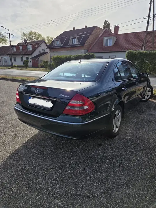 Mercedes-Benz E-Class 2004 photo 3