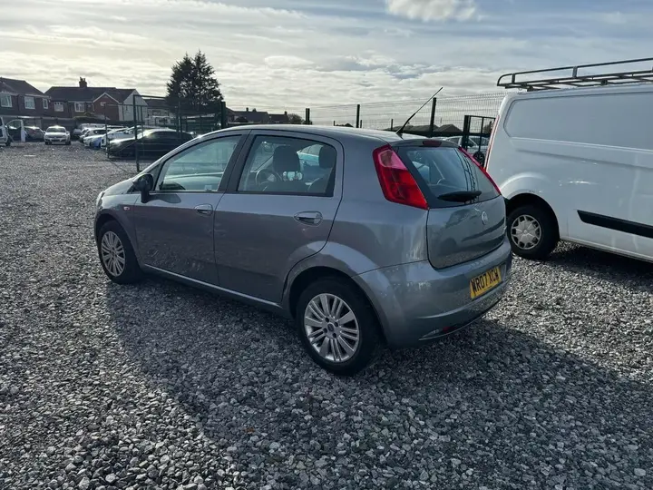 Fiat Grande Punto 2007 photo 4